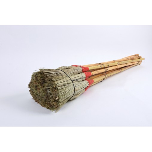 ESCOBA PALMA C/PALO - 132 CM